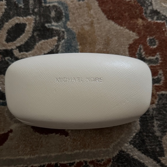 Michael Kors Cream Eyewear Case - Picture 1 of 3